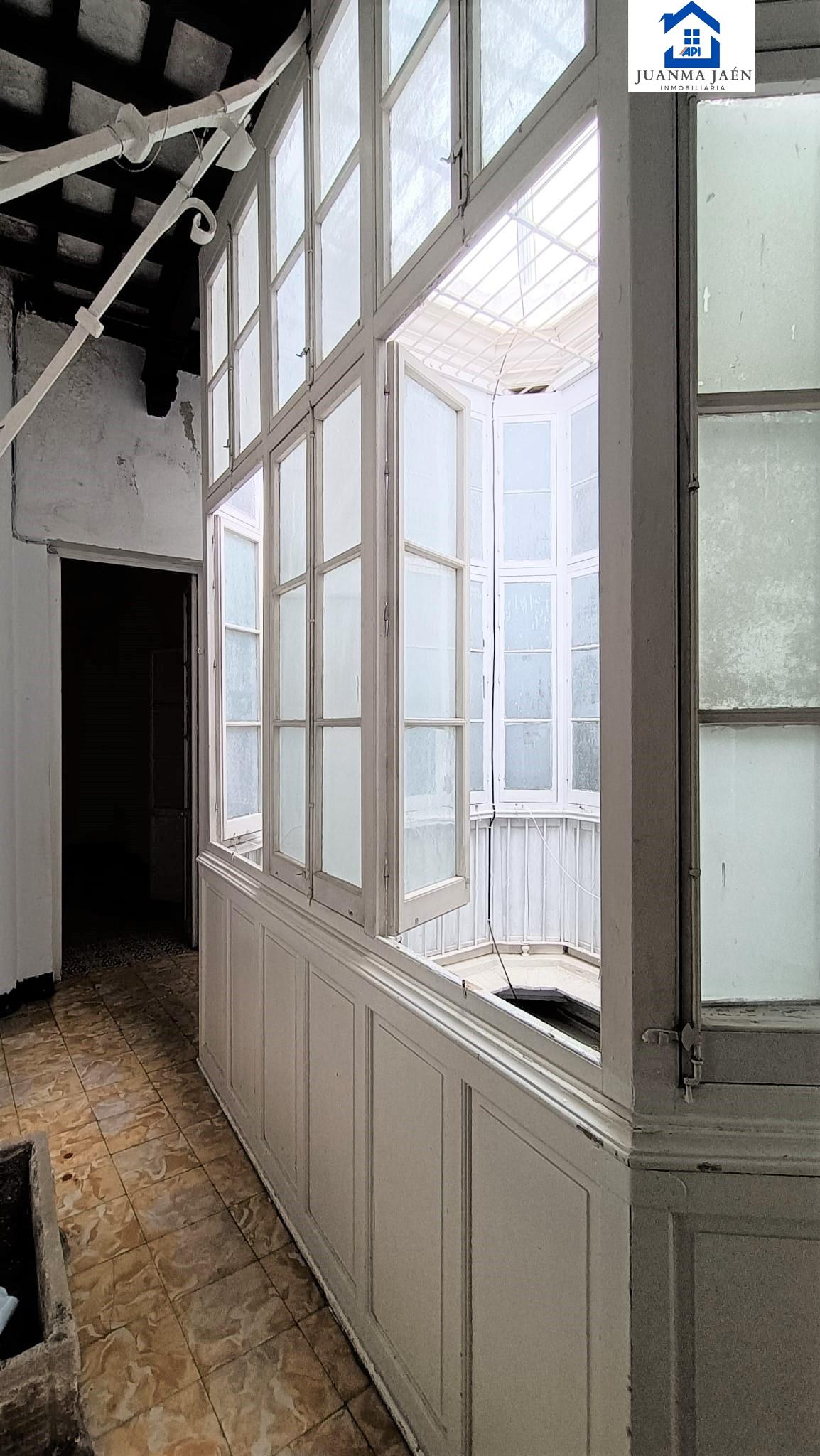 For sale of house in San Fernando