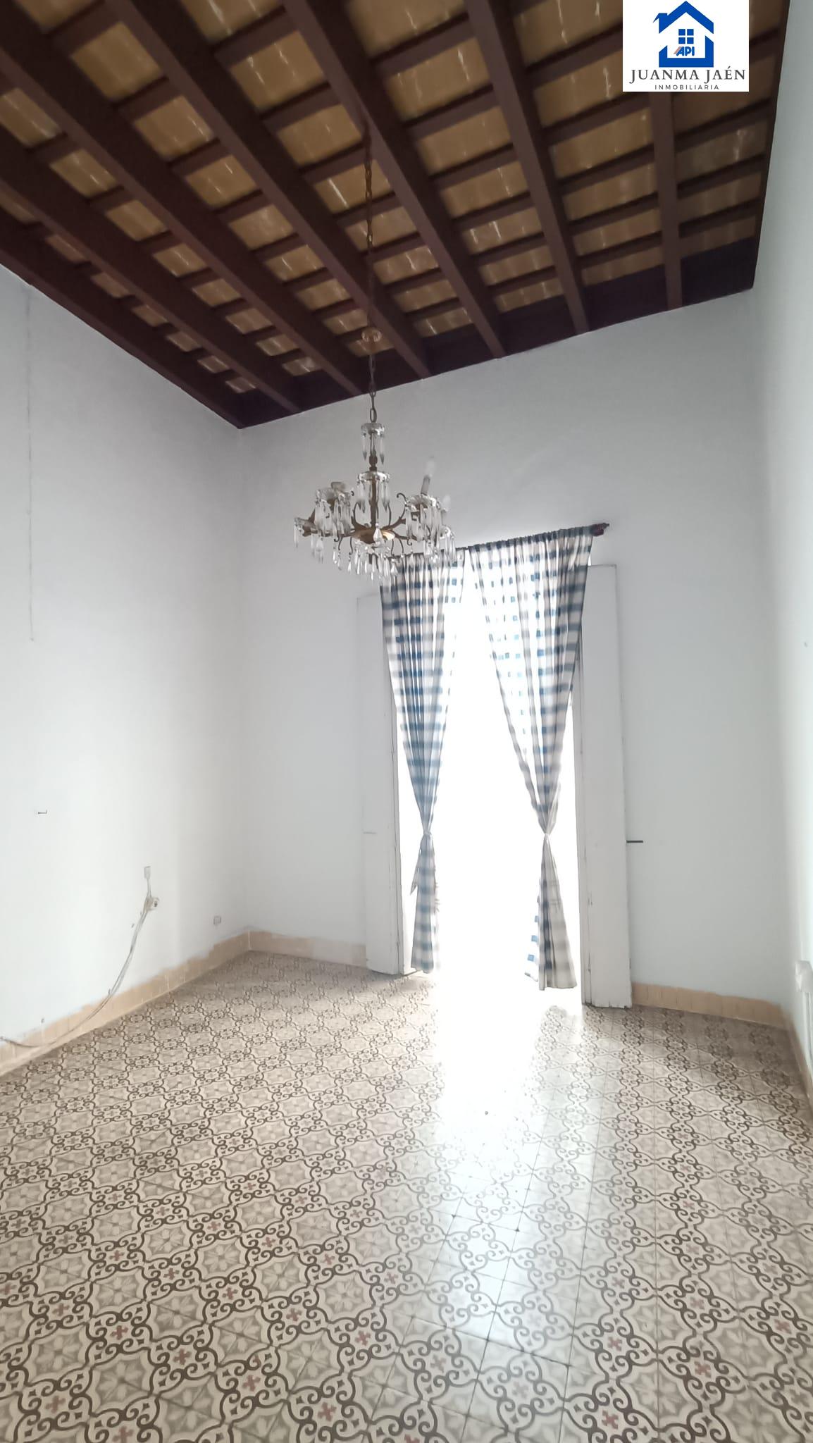 For sale of house in San Fernando