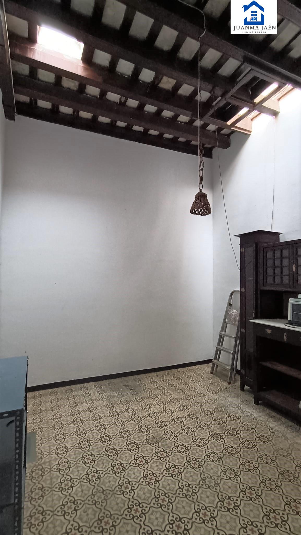 For sale of house in San Fernando