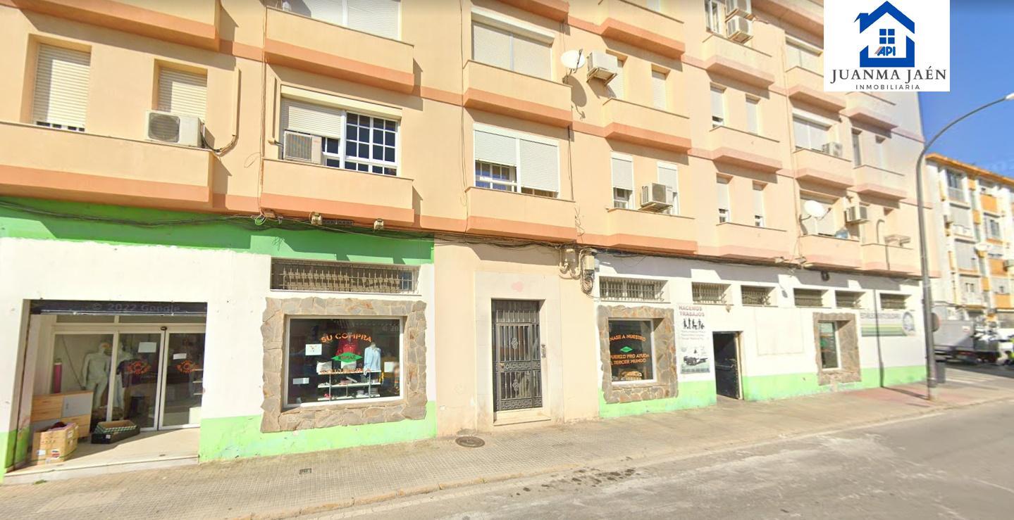 For sale of commercial in San Fernando