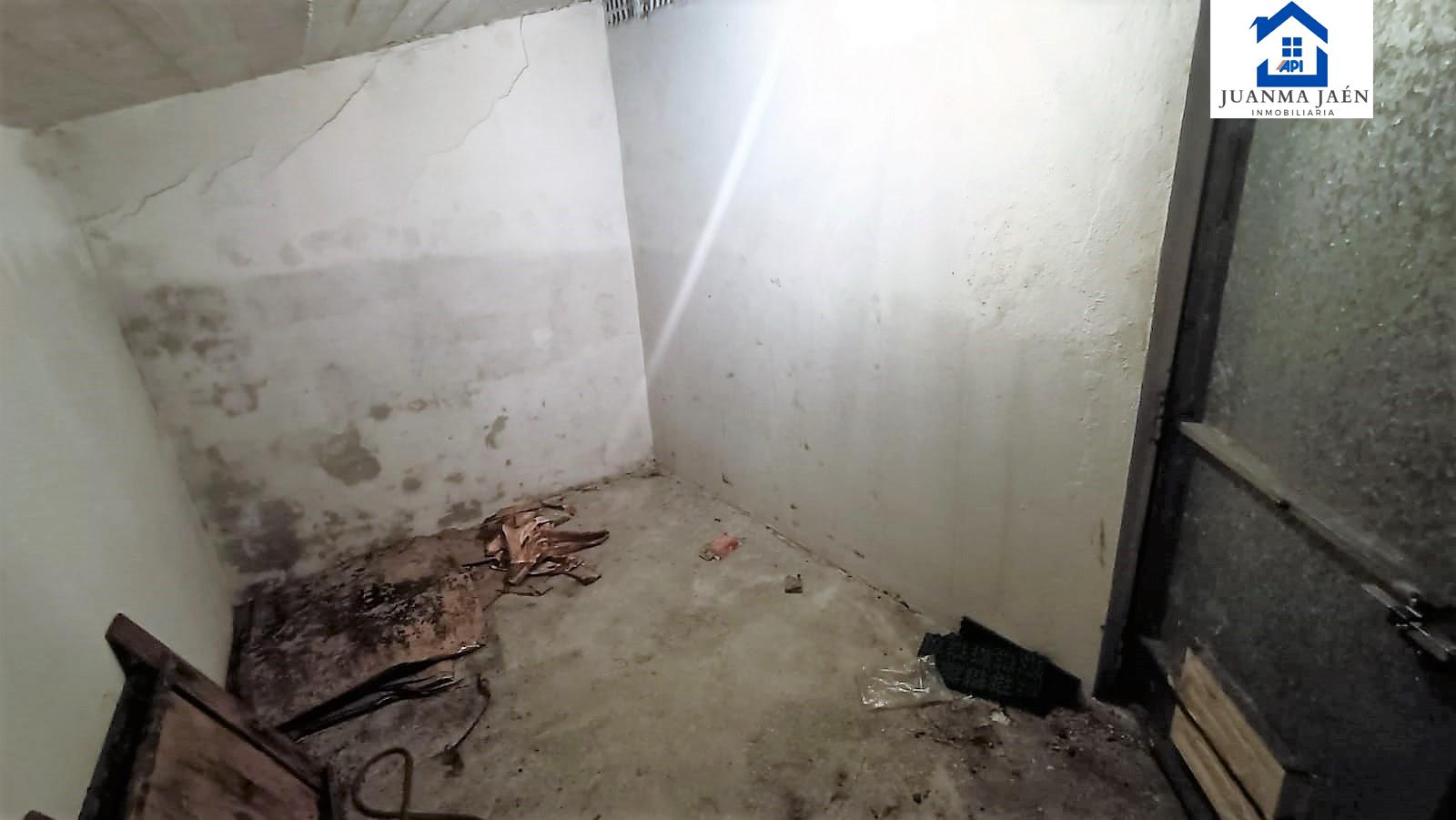 For sale of garage in San Fernando