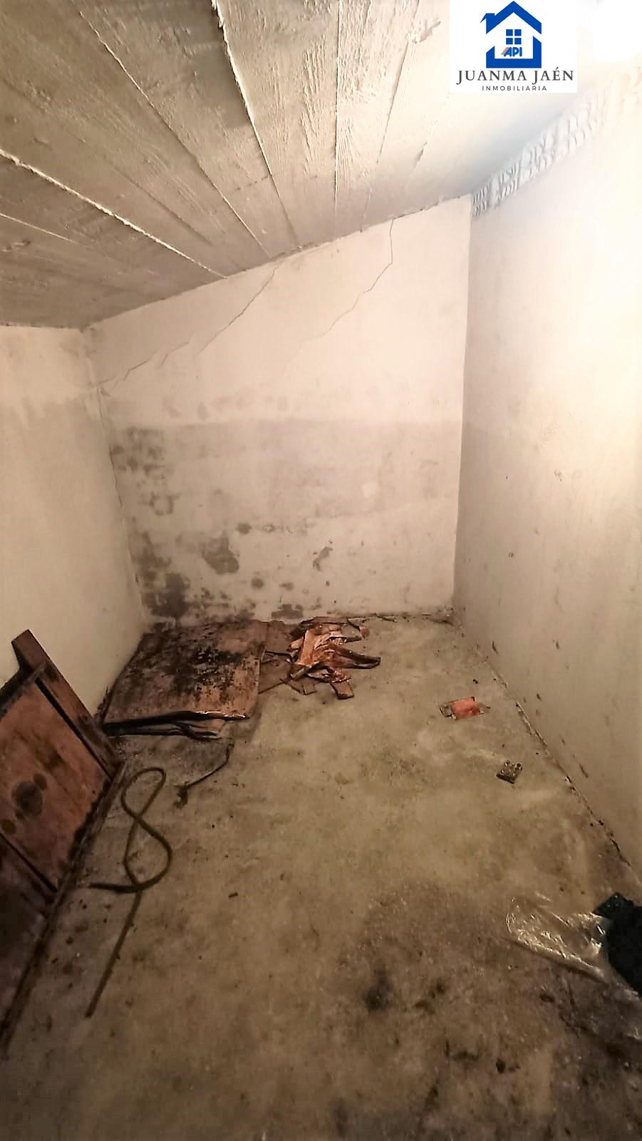 For sale of garage in San Fernando