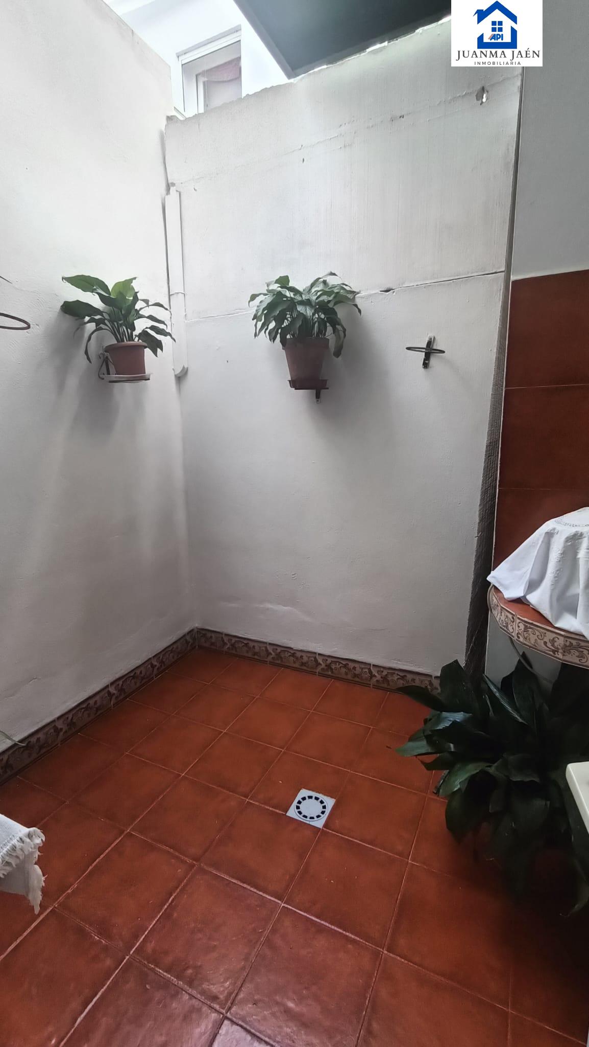 For sale of house in San Fernando