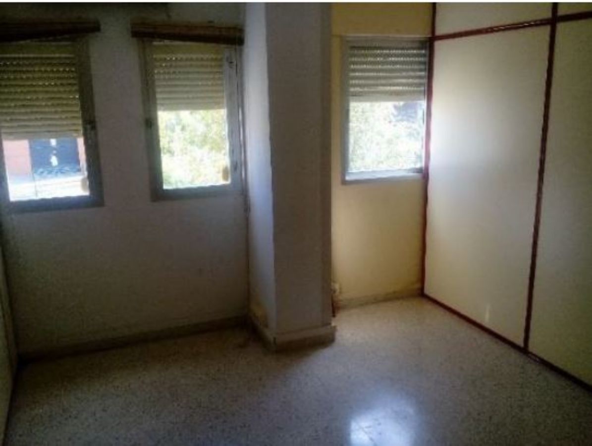 For sale of office in Dos Hermanas