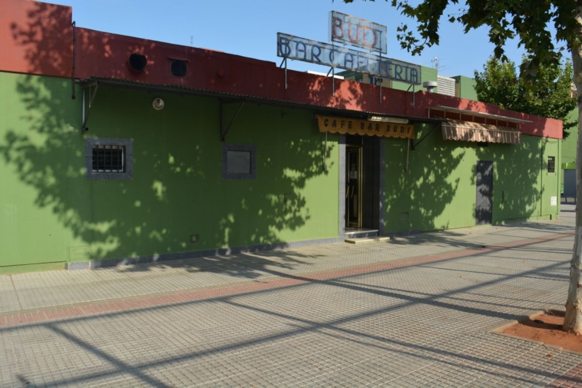 For sale of building in Dos Hermanas