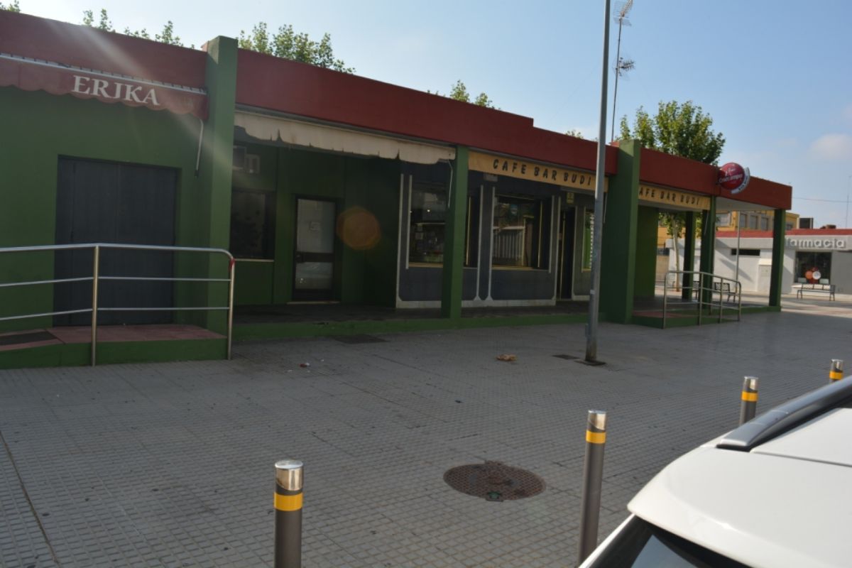 For sale of building in Dos Hermanas