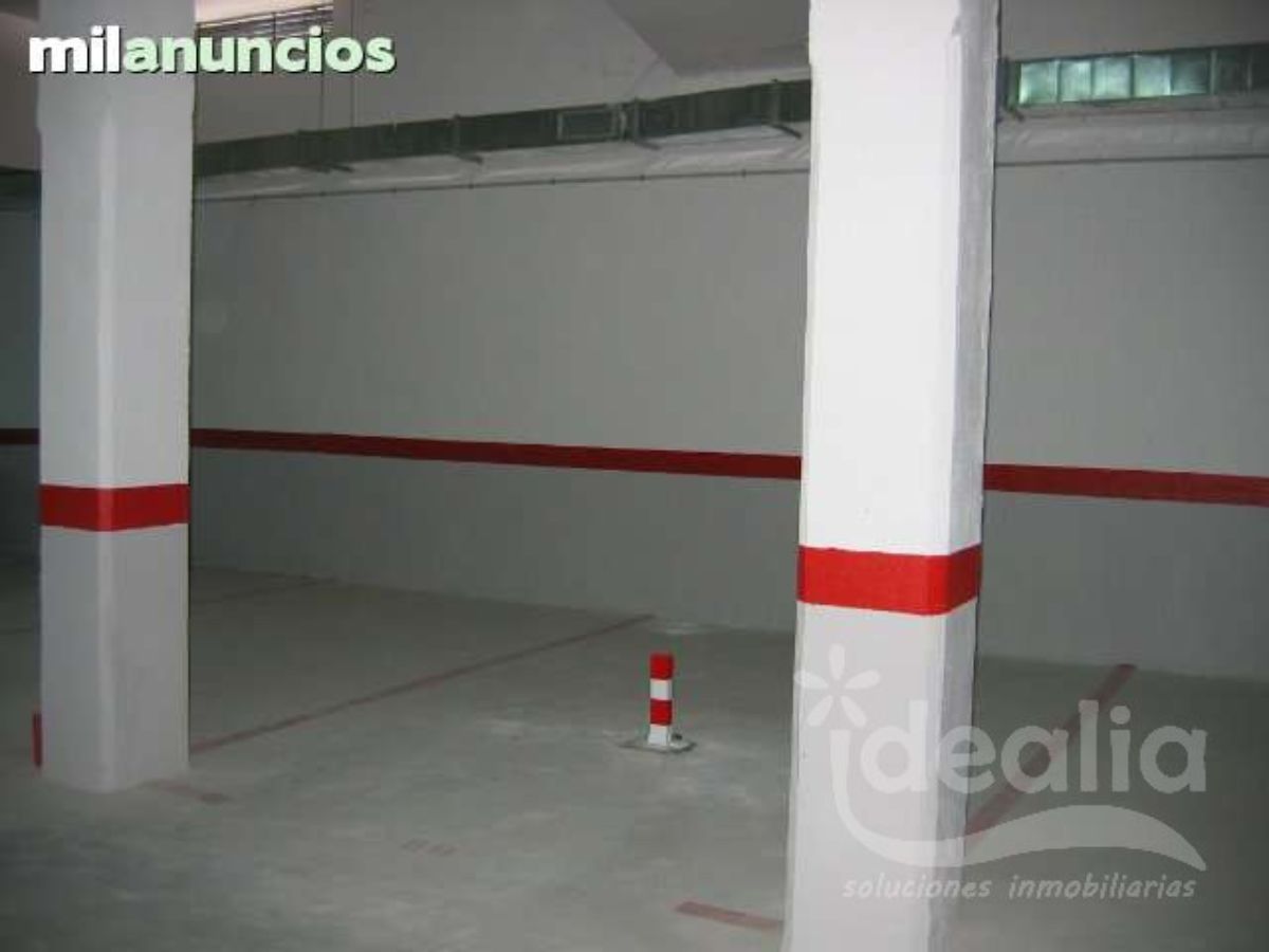 For rent of garage in Sevilla