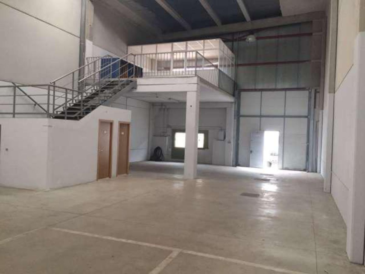 For sale of industrial plant/warehouse in Alcalá de Guadaíra