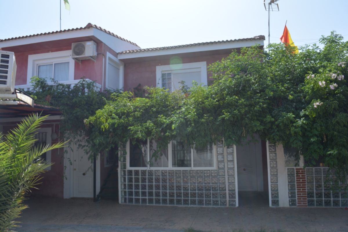 For sale of house in Alcalá de Guadaíra