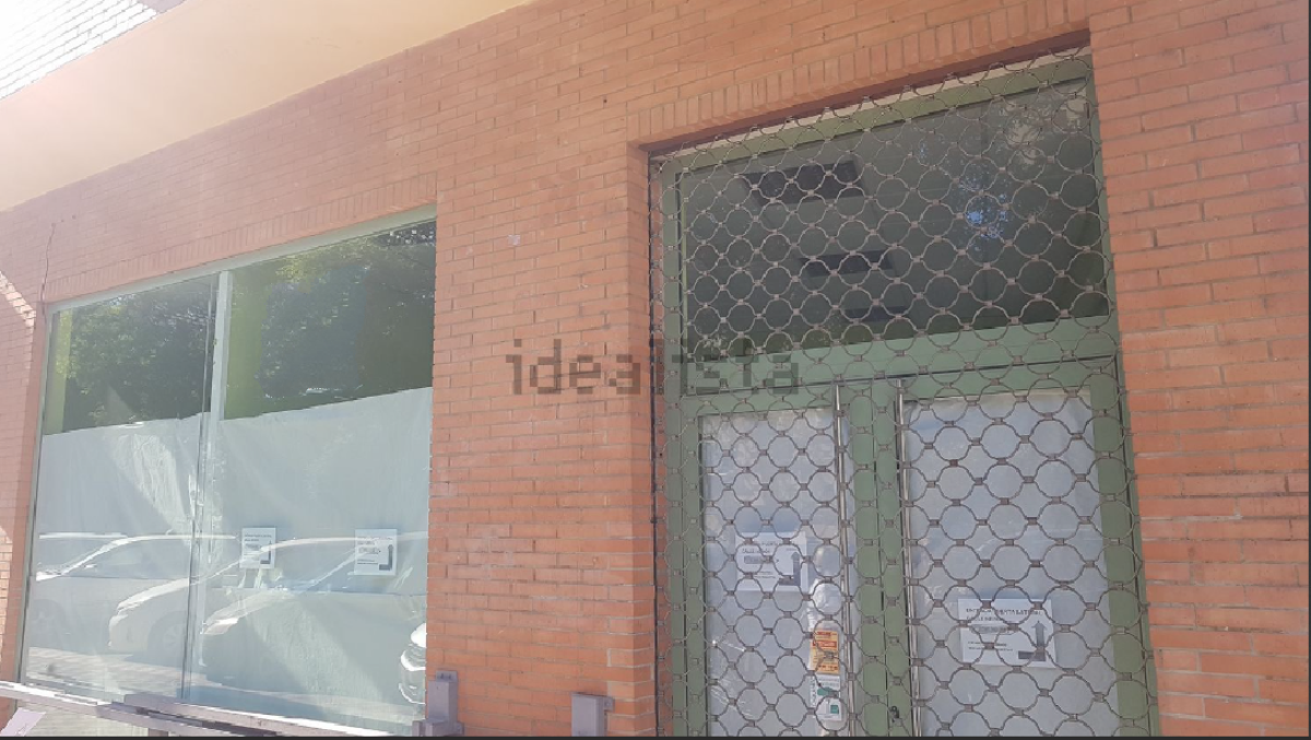 For sale of commercial in Dos Hermanas