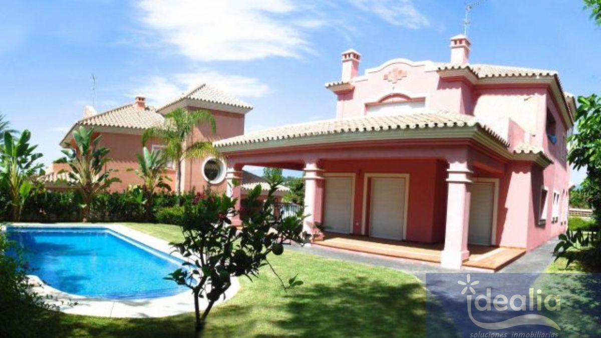 For sale of villa in San Pedro de Alcántara