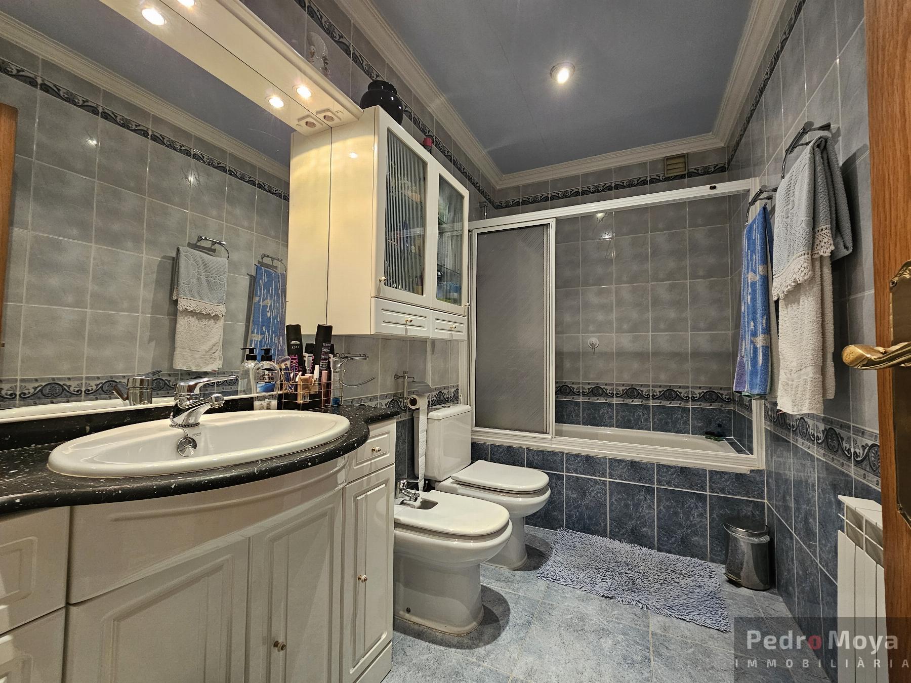Suite bathroom