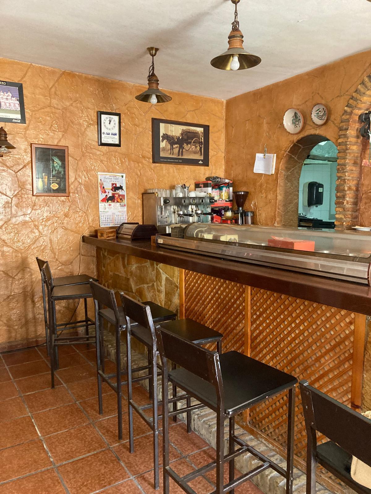 For sale of commercial in San Fernando