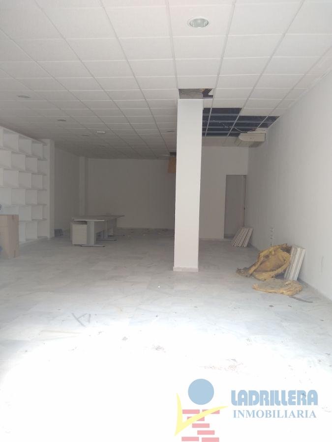For sale of commercial in San Fernando