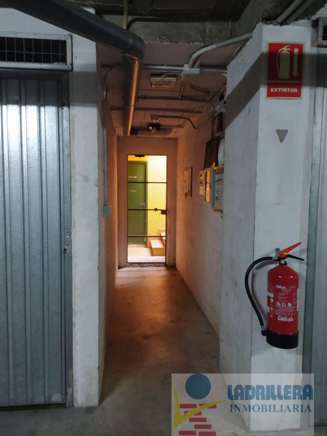 For sale of garage in San Fernando