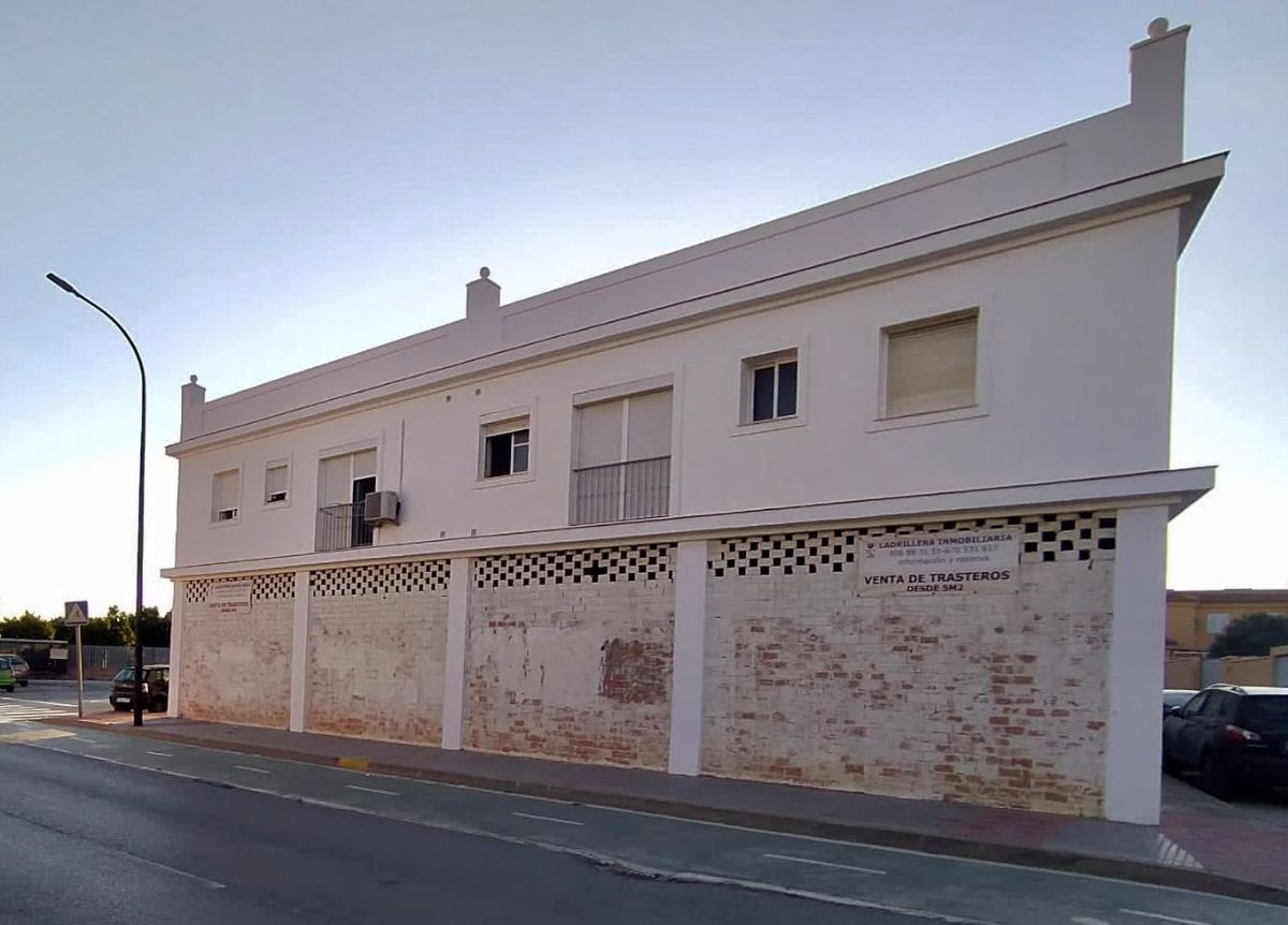 For sale of commercial in San Fernando