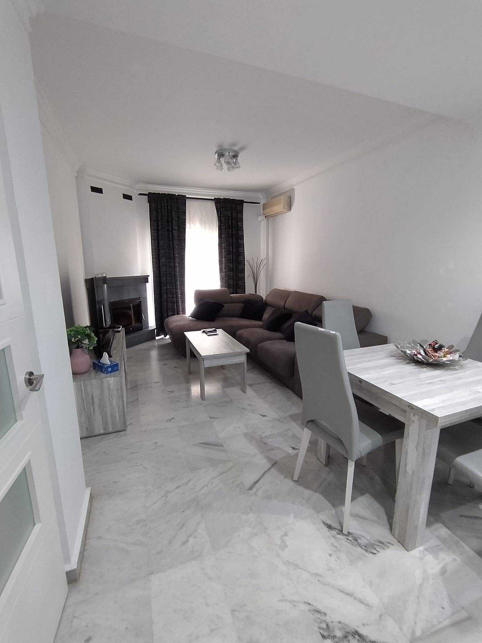 For sale of house in San Fernando