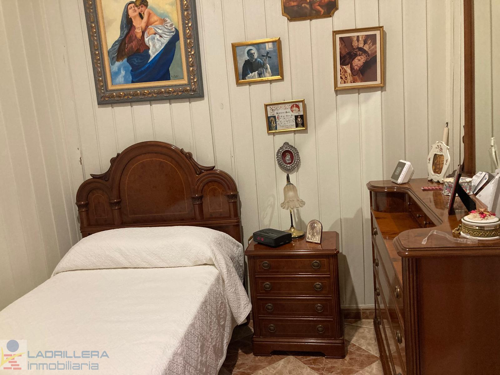 For sale of house in San Fernando