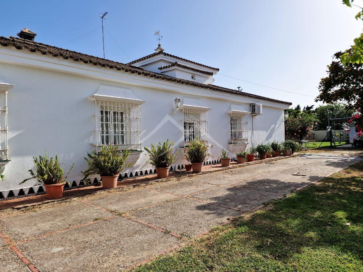 For sale of chalet in Chiclana de la Frontera