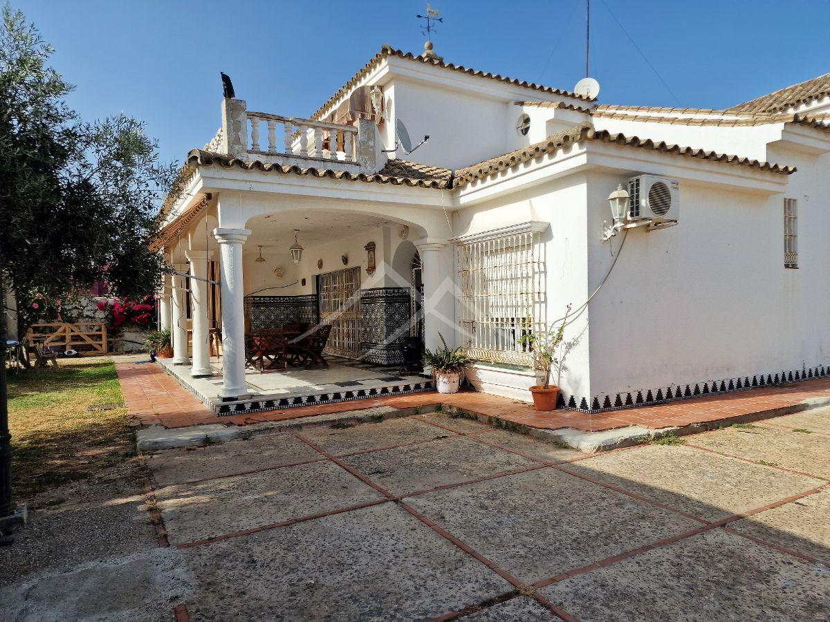 For sale of chalet in Chiclana de la Frontera