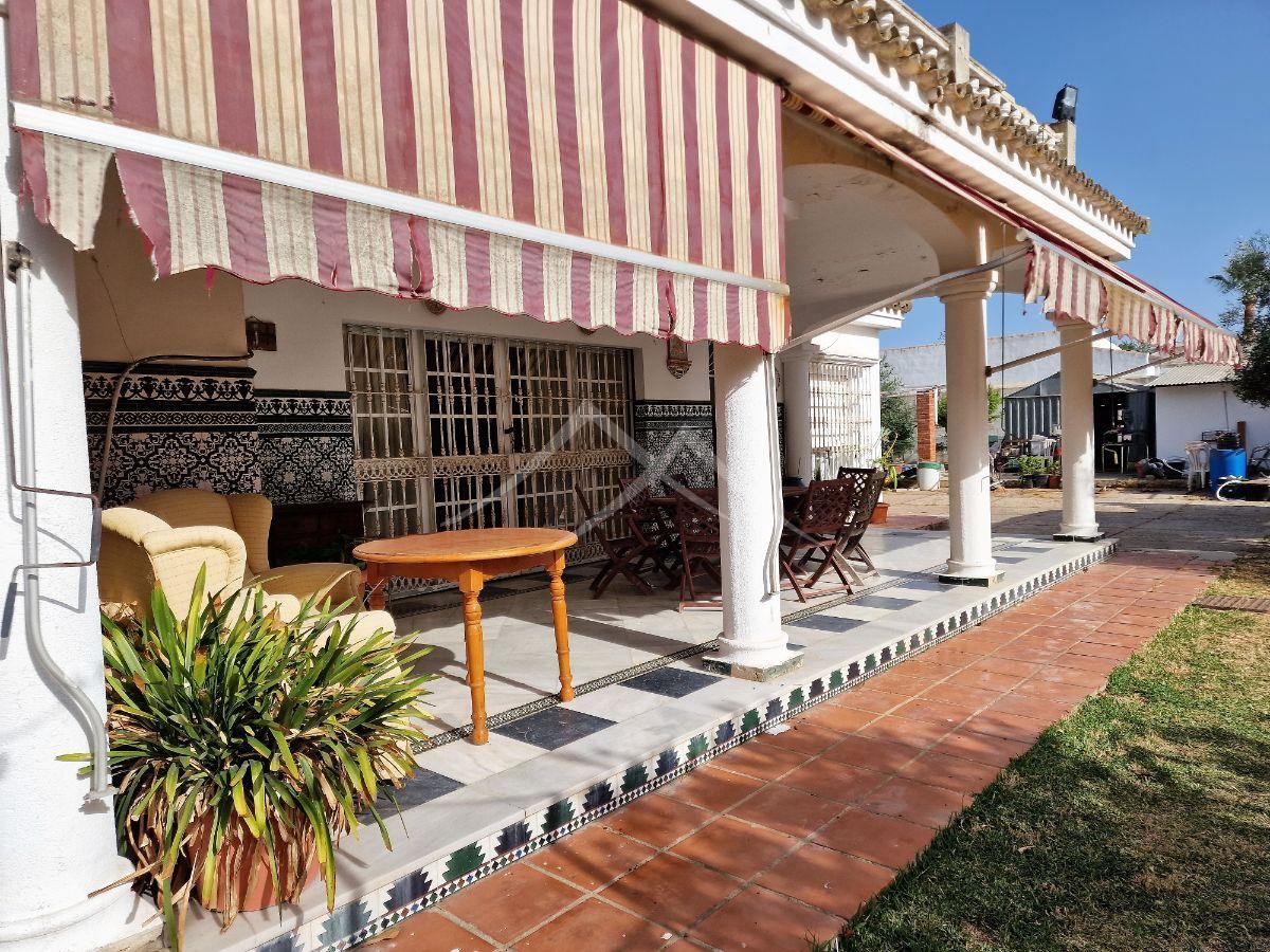 For sale of chalet in Chiclana de la Frontera