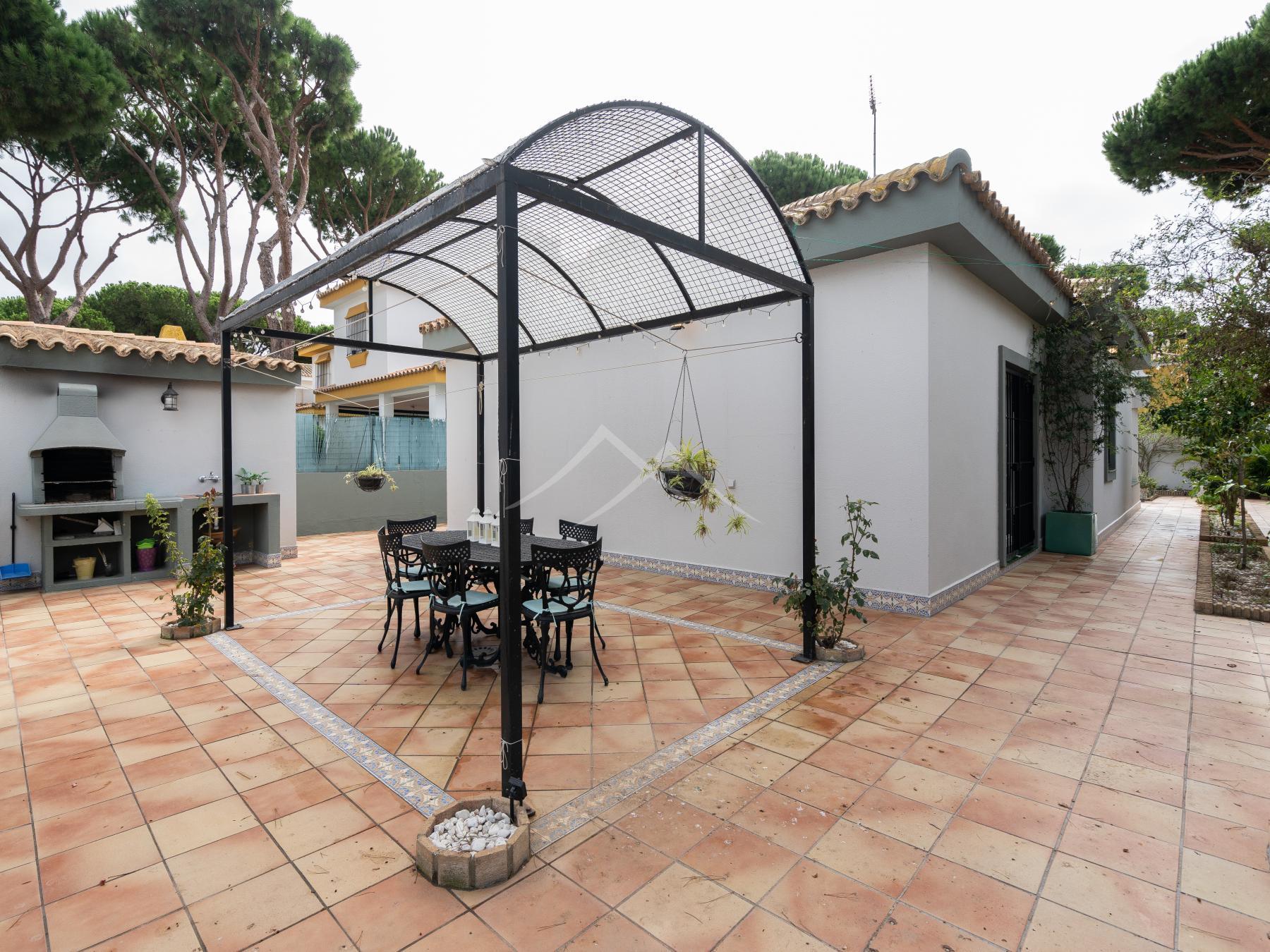 For sale of chalet in Chiclana de la Frontera