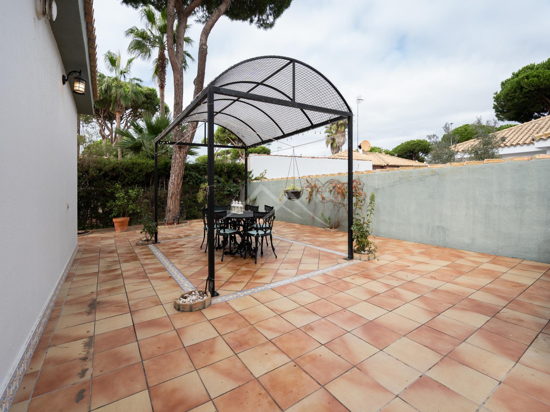 For sale of chalet in Chiclana de la Frontera
