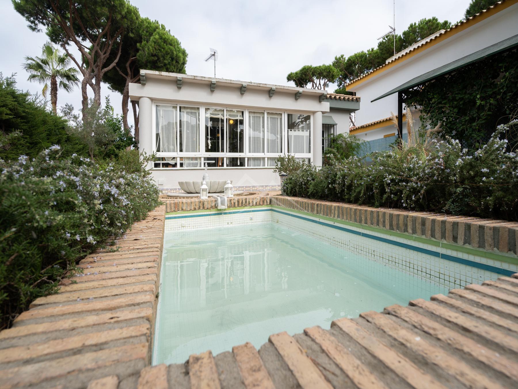 For sale of chalet in Chiclana de la Frontera