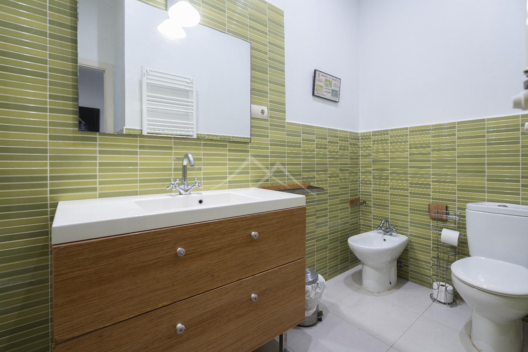 Suite bathroom