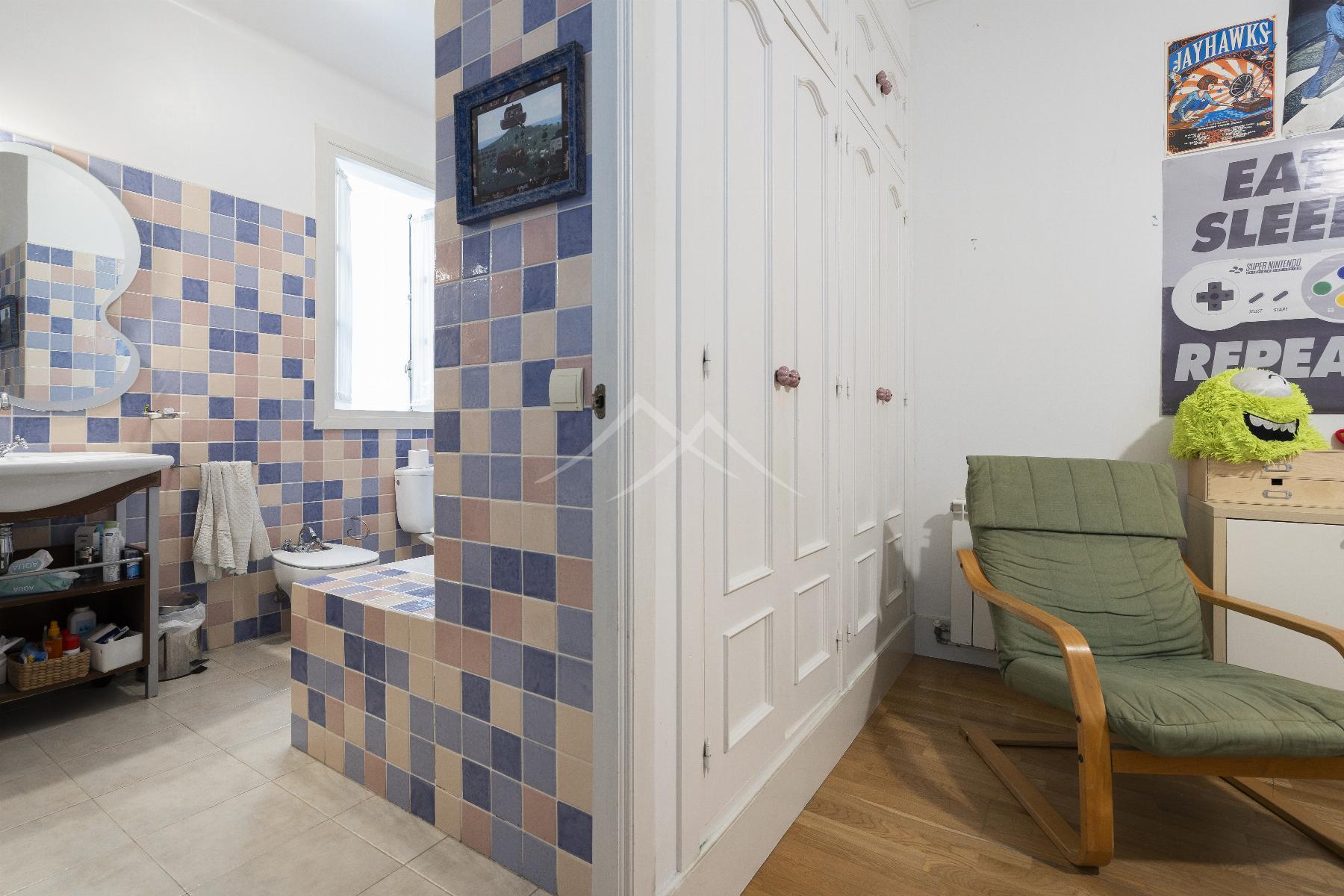 Suite bathroom