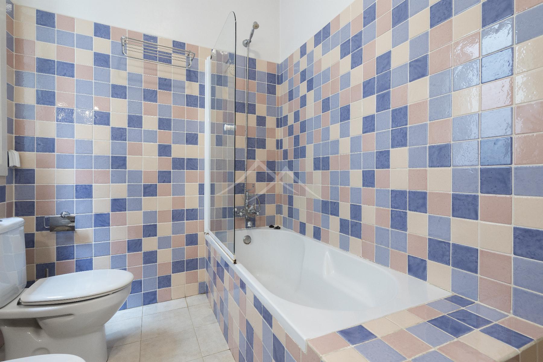 Suite bathroom