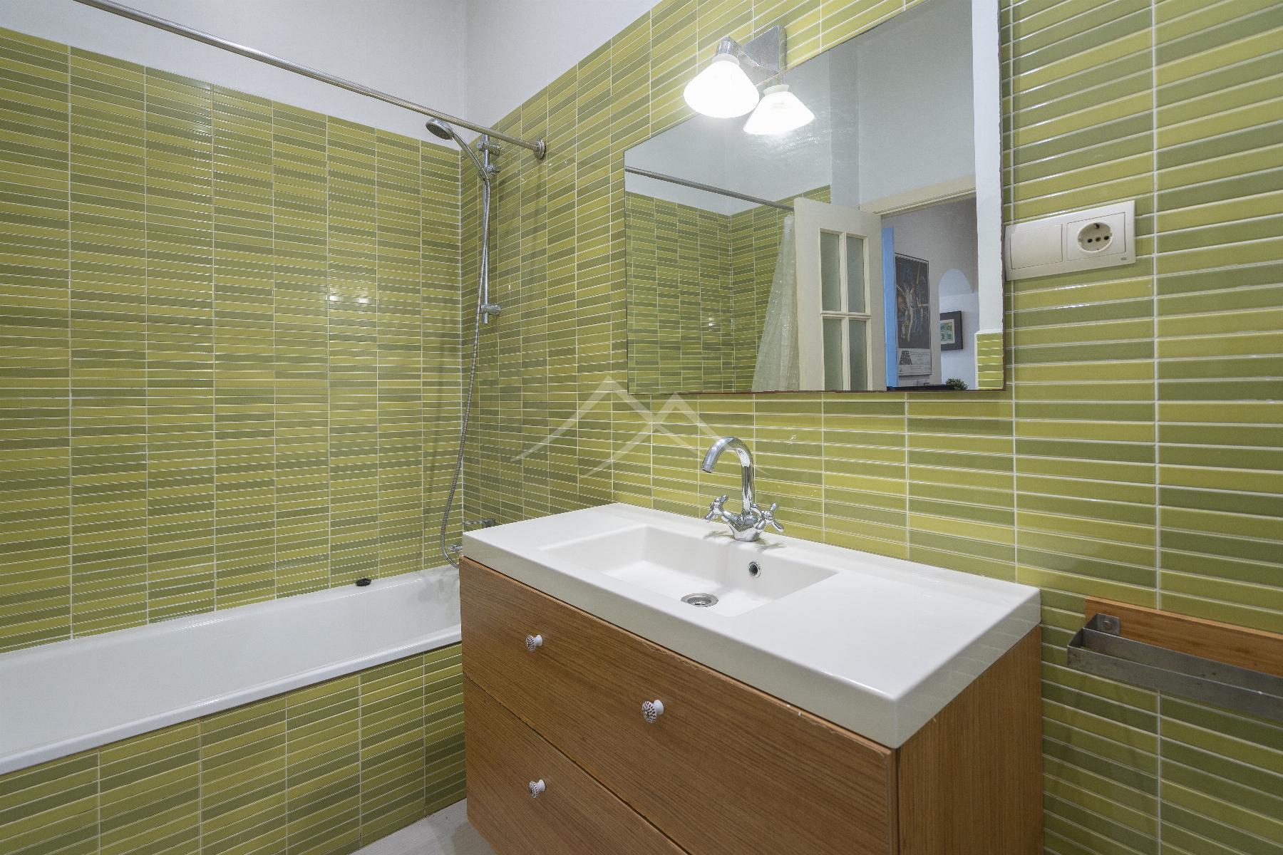Suite bathroom