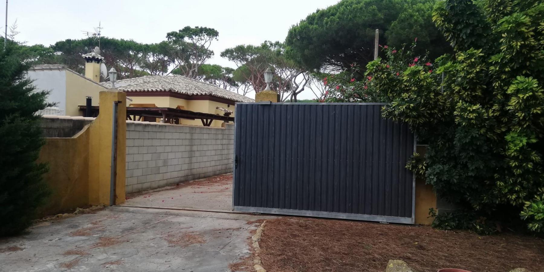 For sale of chalet in Chiclana de la Frontera
