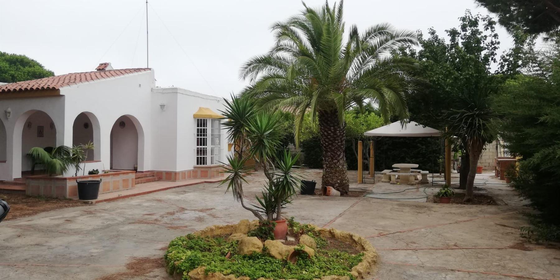 For sale of chalet in Chiclana de la Frontera