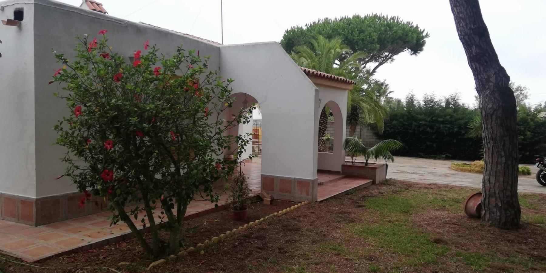 For sale of chalet in Chiclana de la Frontera