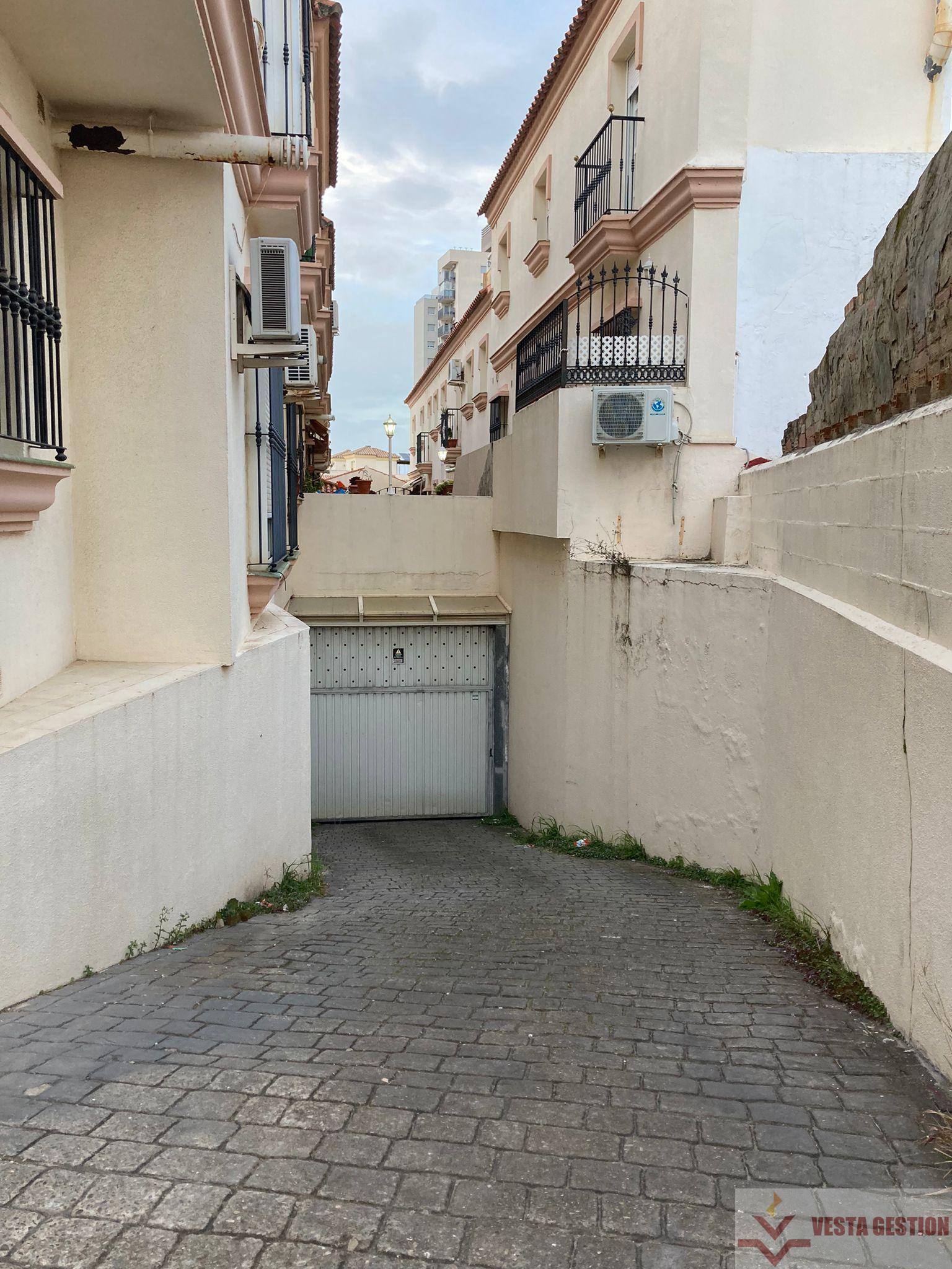For sale of house in San Fernando