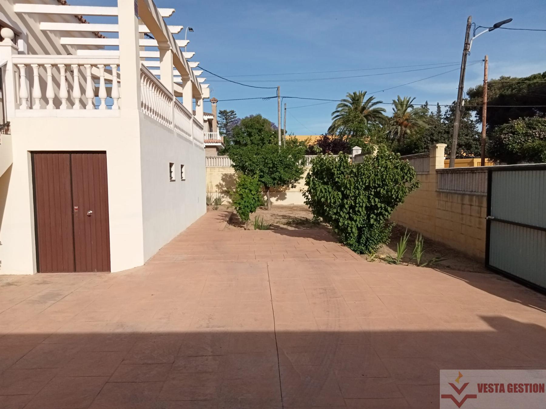 For sale of chalet in Chiclana de la Frontera