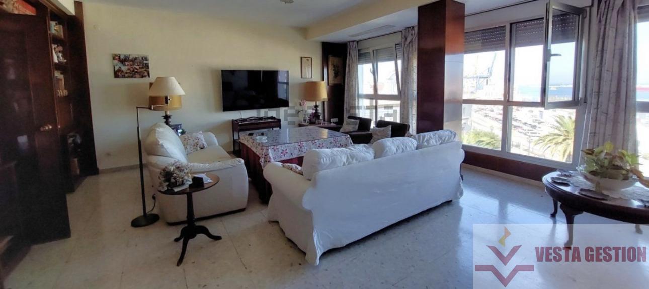 For sale of flat in Cádiz