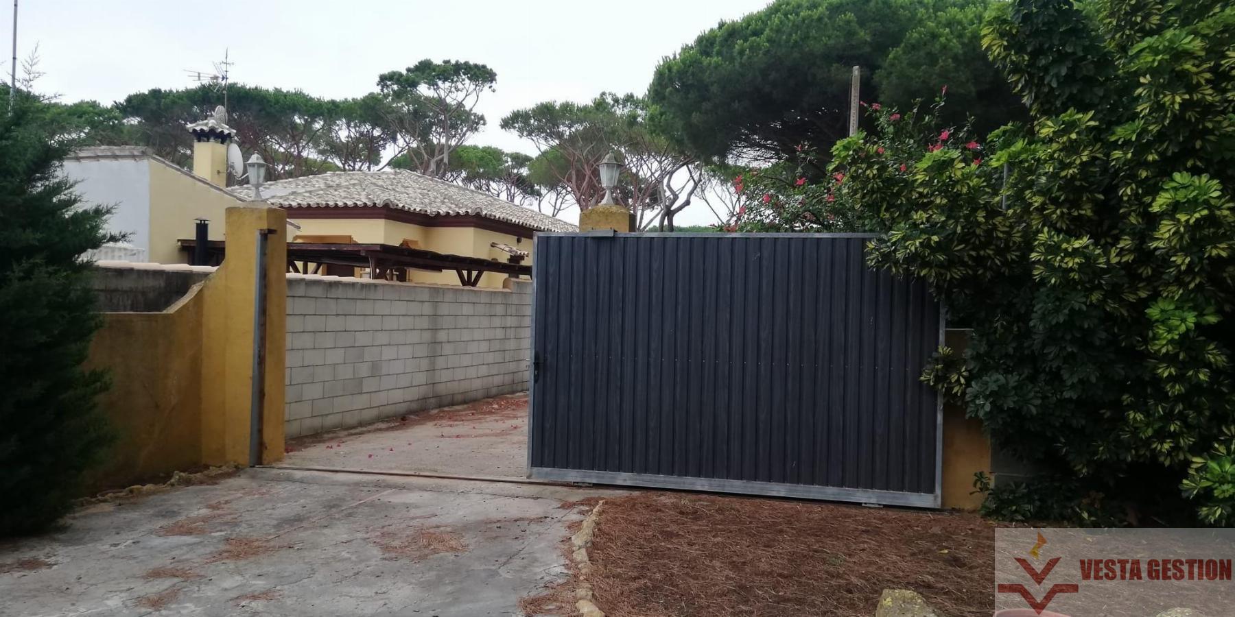 For sale of chalet in Chiclana de la Frontera