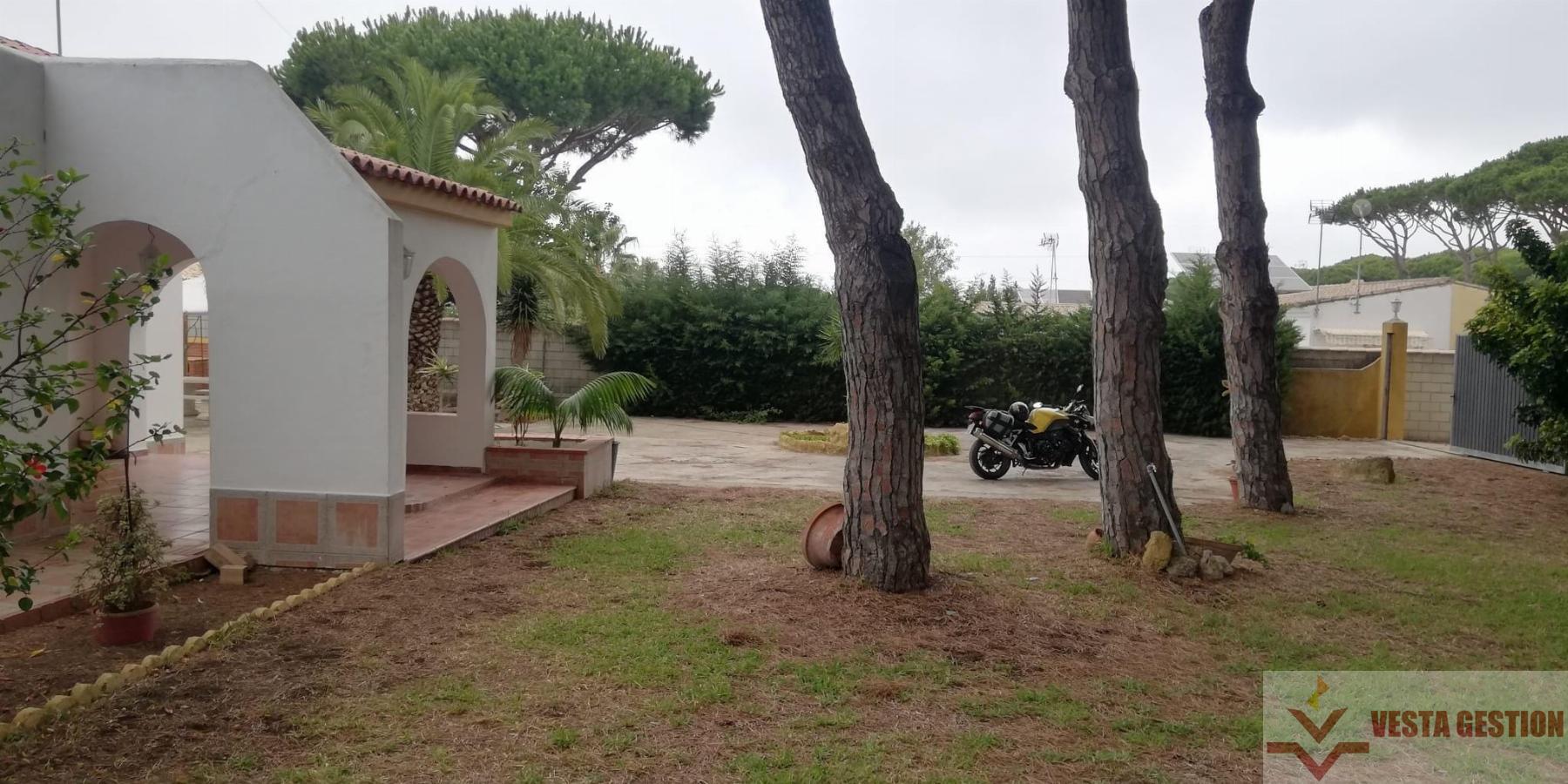 For sale of chalet in Chiclana de la Frontera