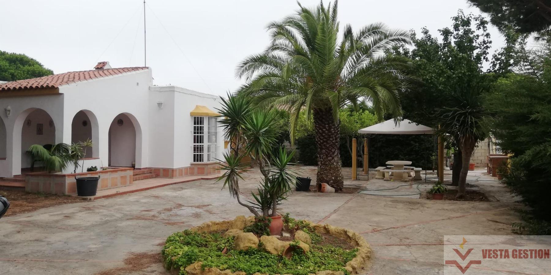 For sale of chalet in Chiclana de la Frontera