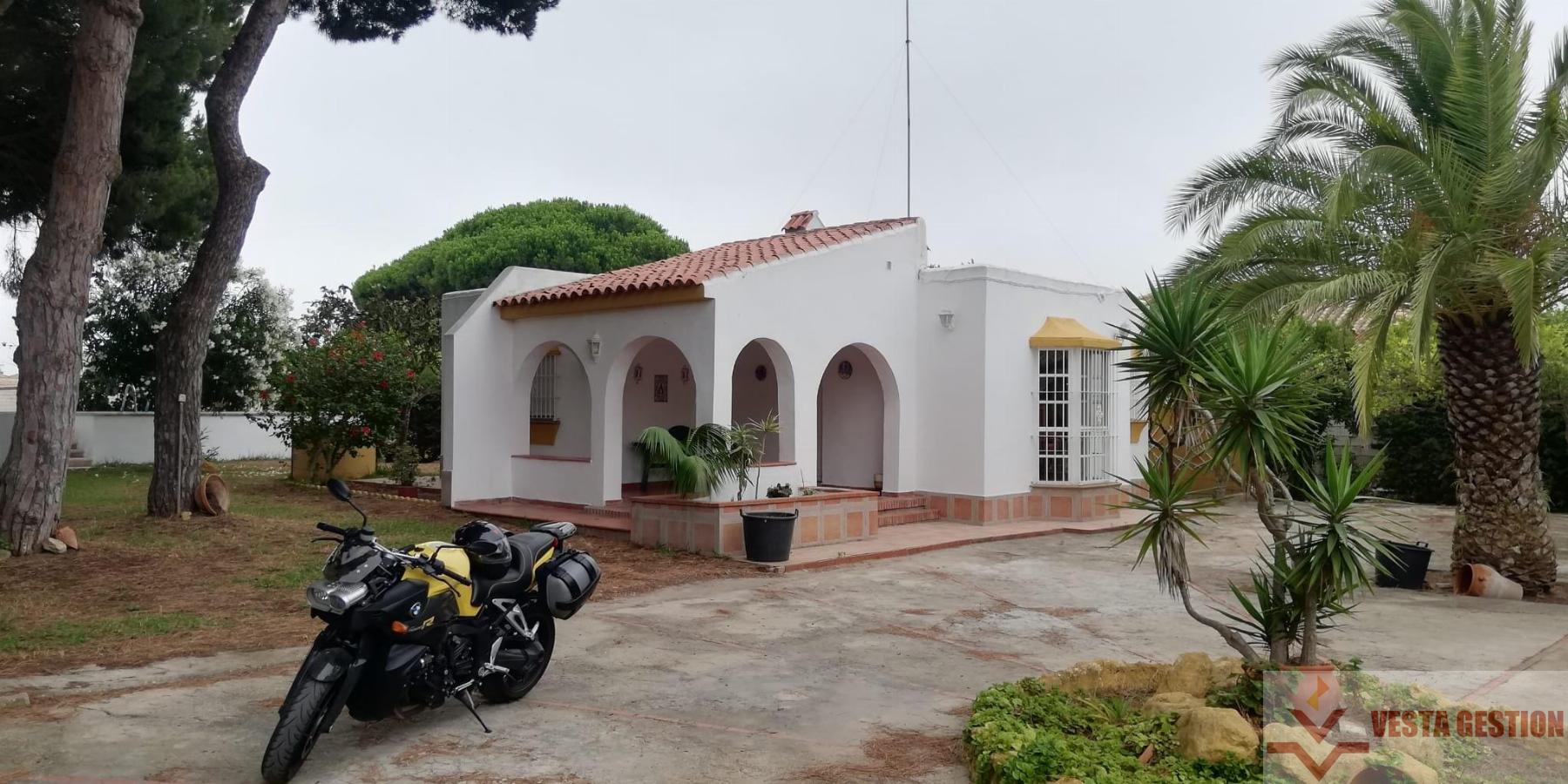 For sale of chalet in Chiclana de la Frontera