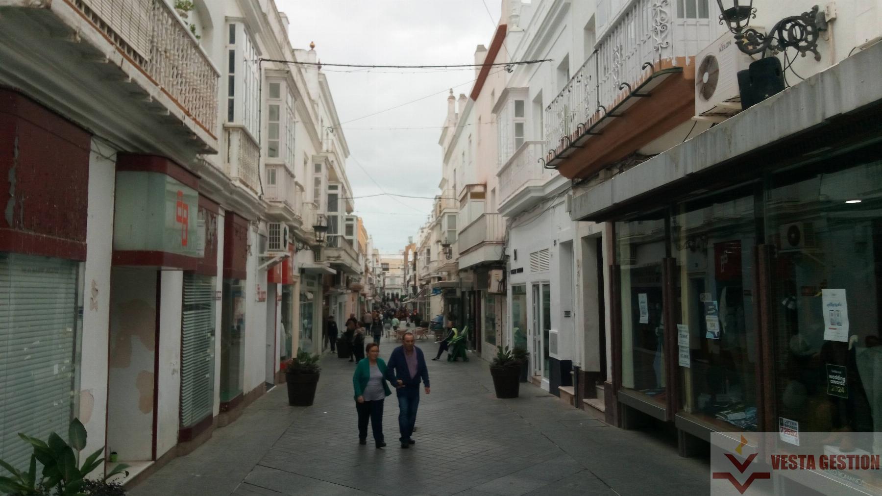 For rent of commercial in San Fernando