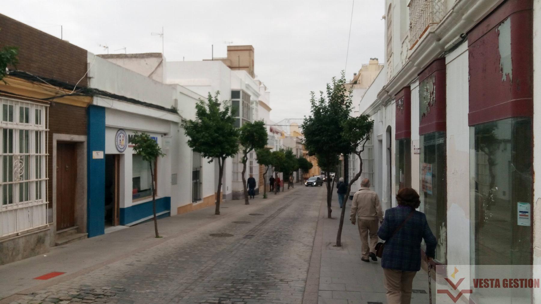 For rent of commercial in San Fernando
