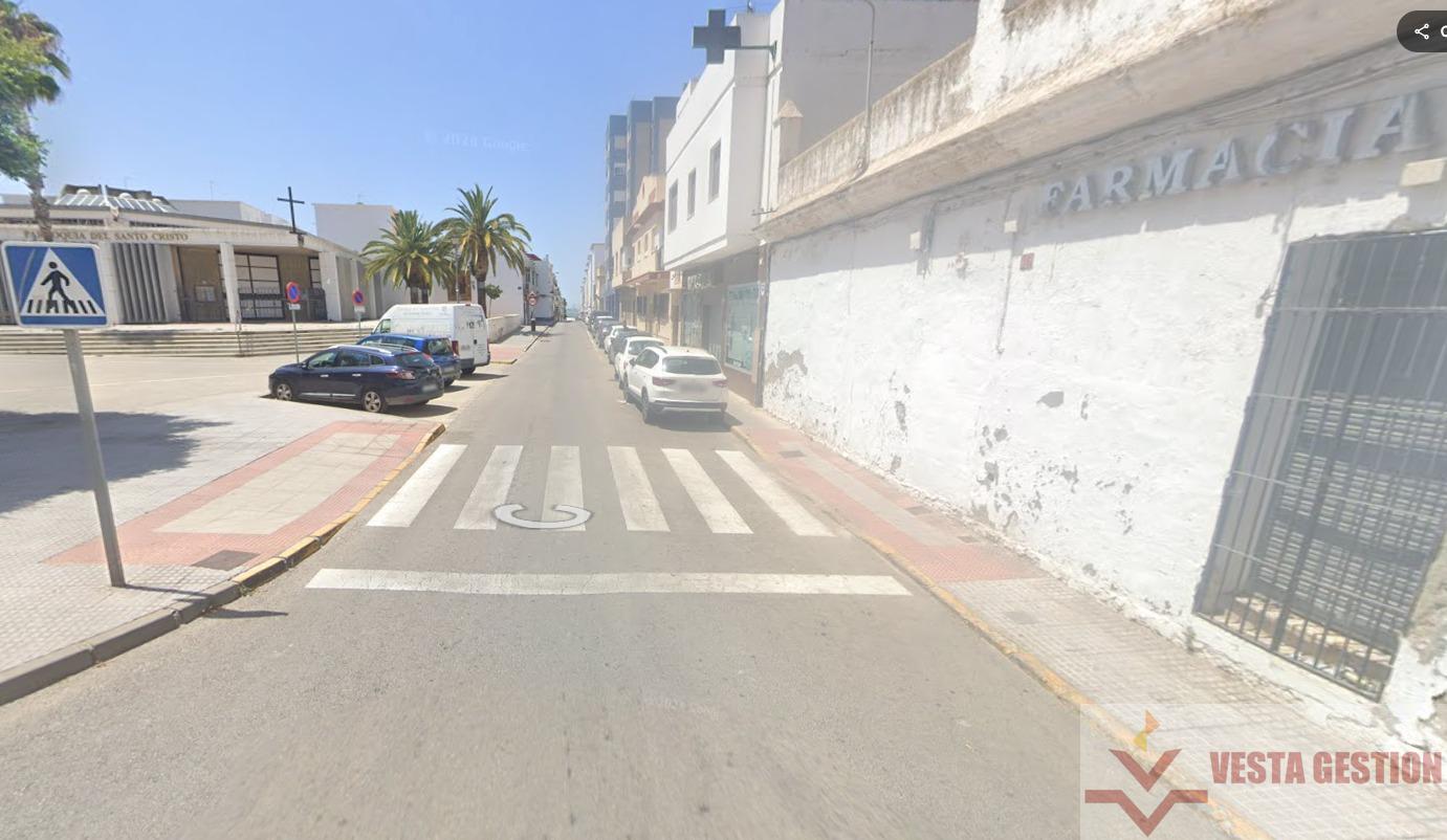 For sale of building in San Fernando