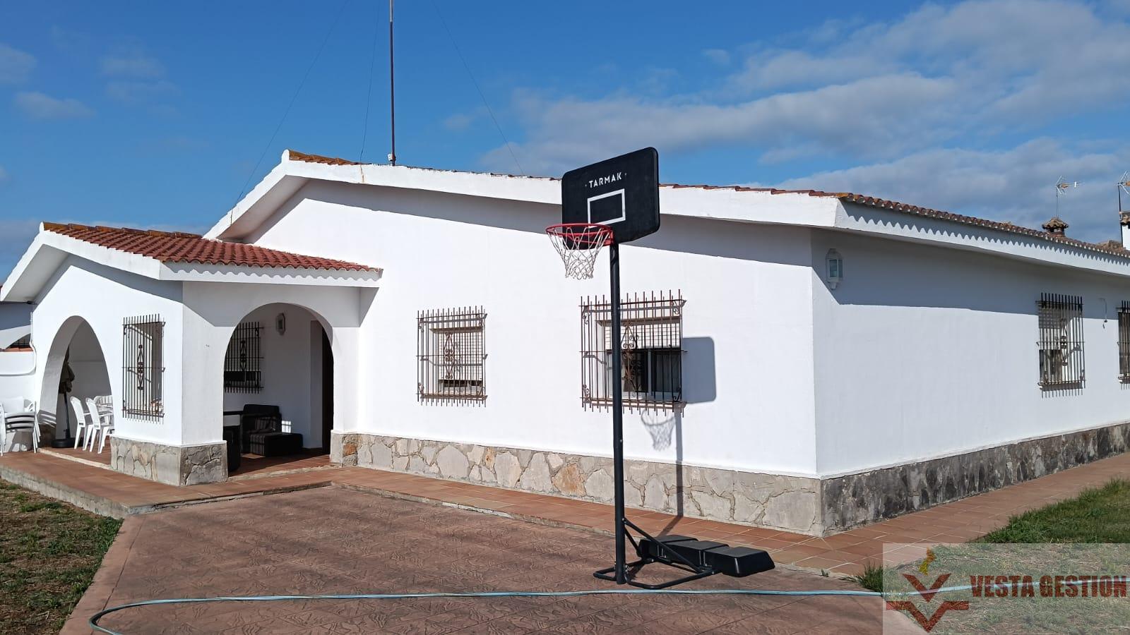 For rent of chalet in Chiclana de la Frontera