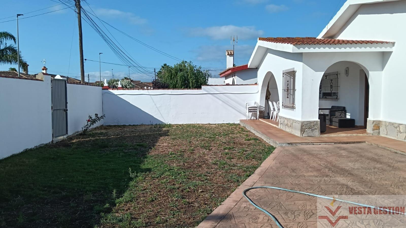 For rent of chalet in Chiclana de la Frontera