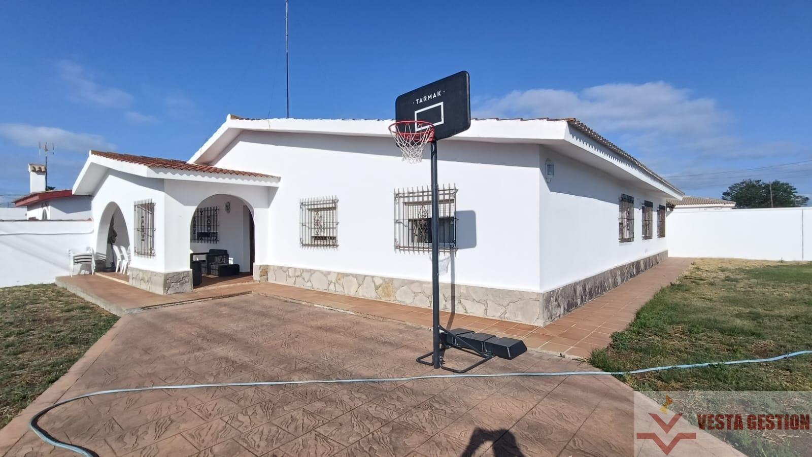 For rent of chalet in Chiclana de la Frontera