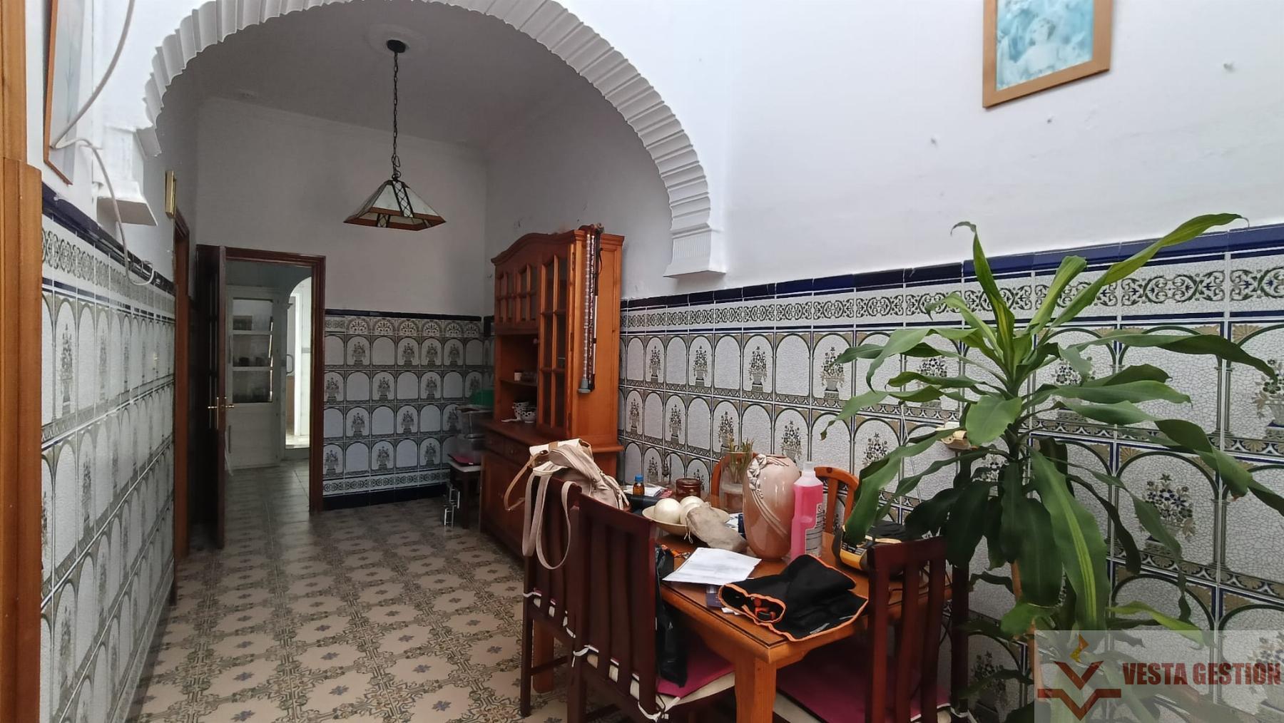 For sale of house in San Fernando