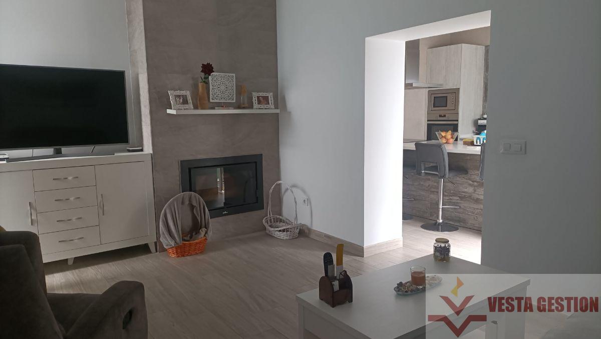 For sale of house in San Fernando